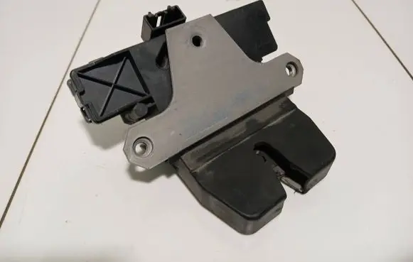 Volvo V50 Tailgate/trunk/boot lock/catch/latch 341906