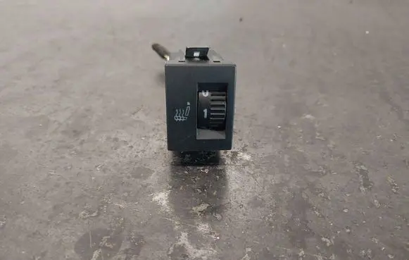 Volkswagen Fox Seat heating switch 6Q0963563