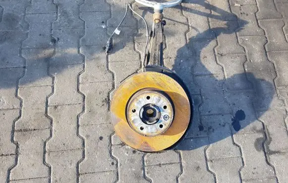 Front wheel hub spindle knuckle