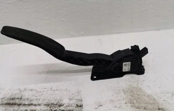 Chrysler 300C Accelerator throttle pedal 04861715AA