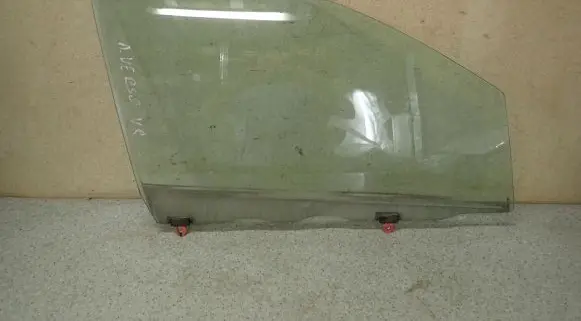 Toyota Avensis Verso Sliding door window/glass 