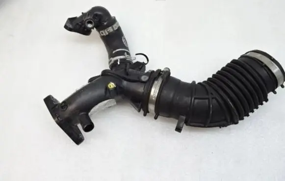 Renault Clio I Air intake hose/pipe 165763328R
