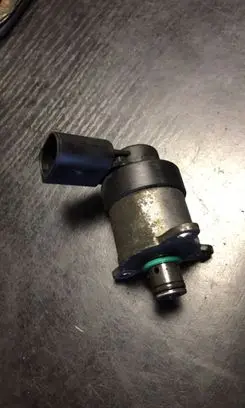 BMW 5 E60 E61 Fuel pressure regulator 0928400