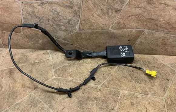 Mercedes-Benz GLE (W166 - C292) Front seatbelt buckle A1668600969
