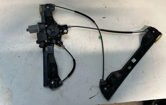 Opel Adam Front door window regulator with motor