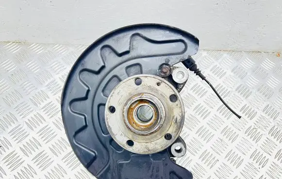 Volkswagen PASSAT B8 Front wheel hub 5Q0407258A