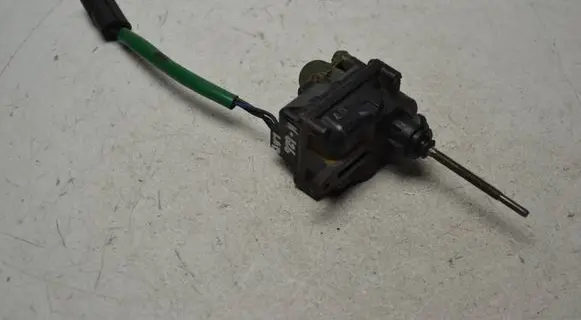 Mazda 626 Headlight level adjustment motor 16518
