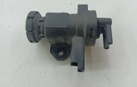 Peugeot 406 Valve vacuum 9635704380