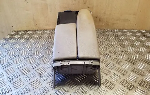 Mercedes-Benz C W204 Armrest A2046801339 0005032511 0005032590