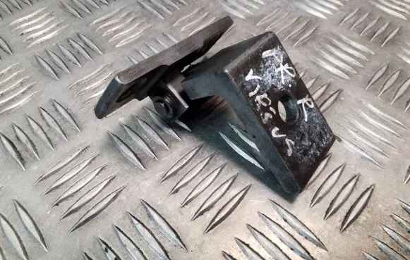 BMW 5 E60 E61 Front door upper hinge 7068074