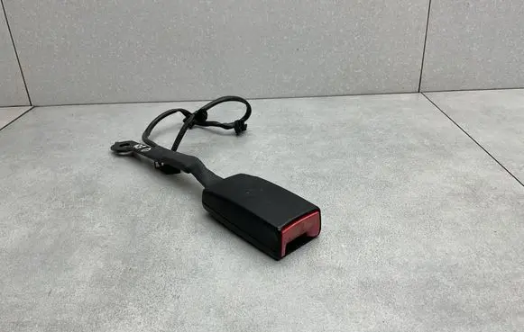 Audi Q3 8U Front seatbelt buckle 8R0857756D