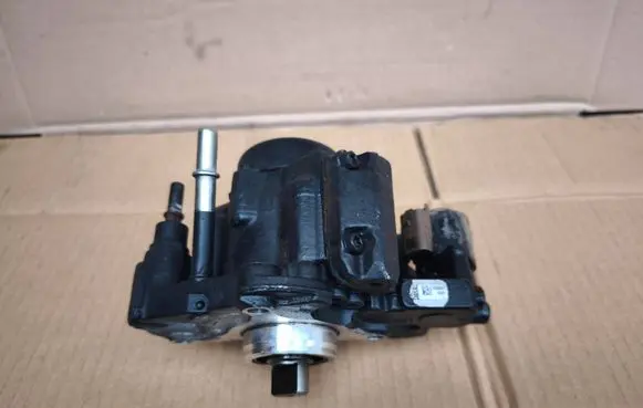 Citroen DS5 Fuel injection high pressure pump 9687959180