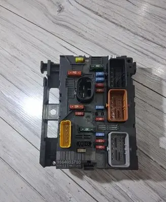 Peugeot 207 BSM Control unit 9664055780