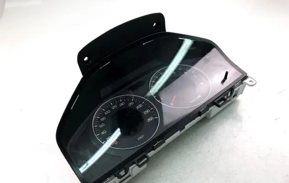 Volvo V70 Speedometer (instrument cluster) 30786622AB