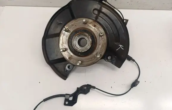 Mitsubishi L200 Front wheel hub