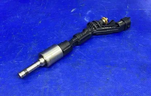 Ford Kuga II Fuel injector CJ5G9F593AA