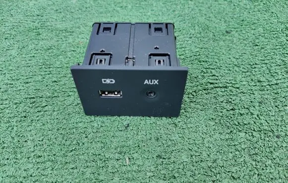 Audi Q2 - USB socket connector 4G0035726A
