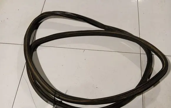 Opel Zafira B Rubber seal front coupe door 