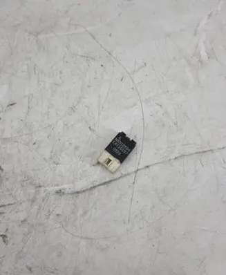 Mitsubishi Pajero Other relay MR312504 E8T10197 0524