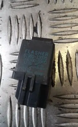 Toyota 4 Runner N120 N130 Hazard warning light relay 8198012070