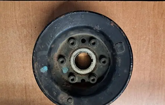Mercedes-Benz E W124 Crankshaft pulley 1020300603