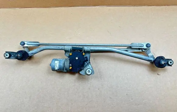Chevrolet Avalanche Front wiper linkage and motor 15846942