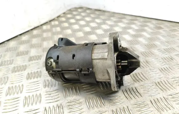 Nissan Juke I F15 Starter motor 8200463004