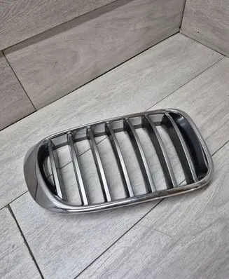 BMW X3 F25 Front bumper upper radiator grill 7210726