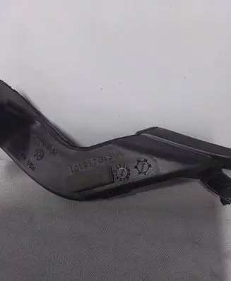 Jeep Grand Cherokee Air intake duct part 101937013BL