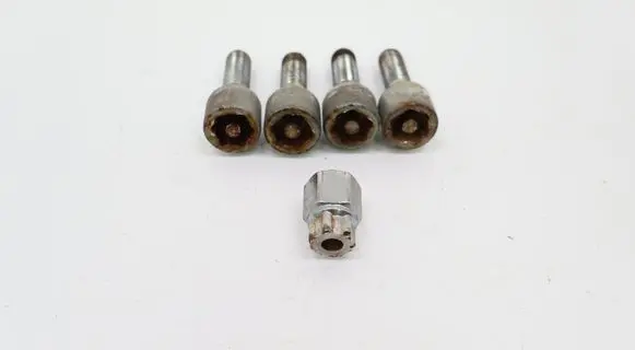 Alfa Romeo Mito Wheel nut cap/cover