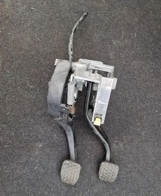 BMW 3 F30 F35 F31 Pedal assembly 6860643