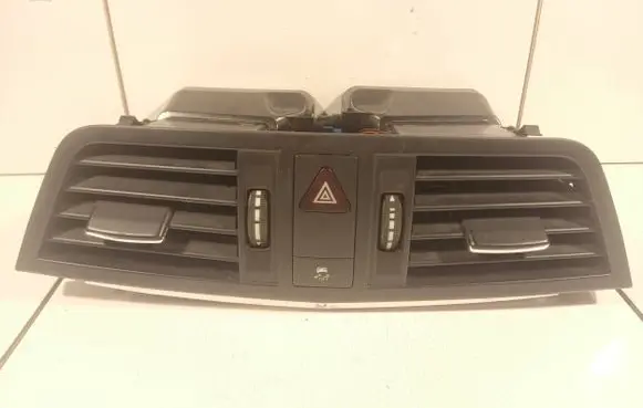 Mercedes-Benz E C207 W207 Dash center air vent grill A2078300054