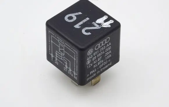 Audi A4 S4 B5 8D Other relay 443951253AA