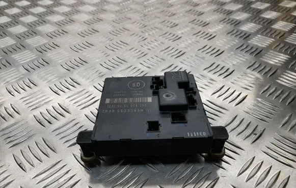 Mercedes-Benz E W211 Door control unit/module 2118201626