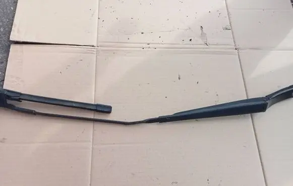 Audi A3 S3 8L Front wiper blade arm 8P1955410D