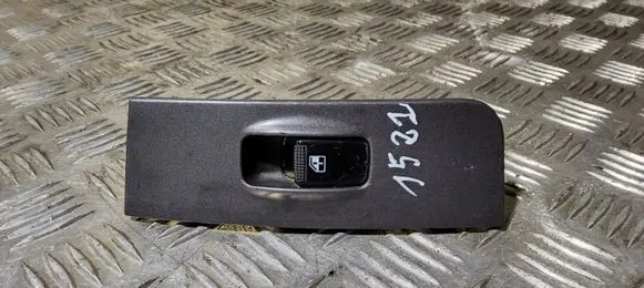 Hyundai Matrix Electric window control switch 9358017500