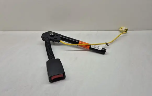 Ford Mondeo Mk III Front seatbelt buckle YL847861202BDW