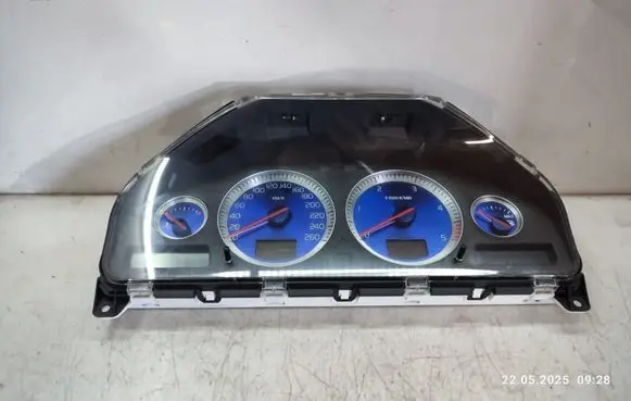 Volvo XC90 Speedometer (instrument cluster) 30635676