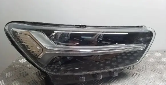 Volvo XC40 Headlight/headlamp 31655636