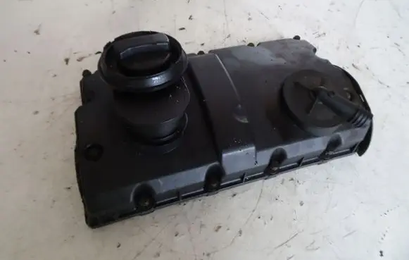Volkswagen Golf IV Rocker cam cover 038103475Q