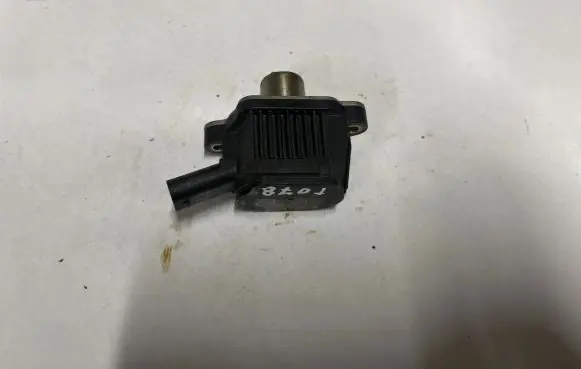 Seat Leon (5F) Electromagnetic valve 04E906048A