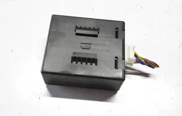 Nissan Note (E11) Charging relay 8200973738