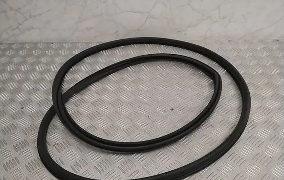 BMW 3 E30 Rubber seal front coupe door window 51311972248