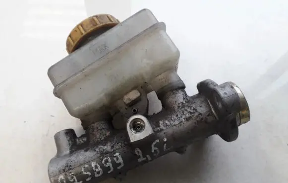 Subaru Legacy Master brake cylinder