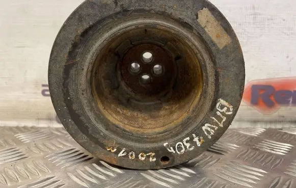 BMW 7 E38 Crankshaft pulley
