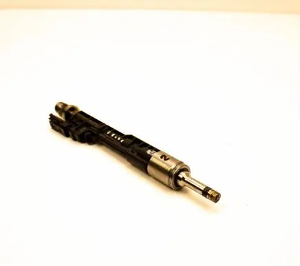 BMW 7 G11 G12 Fuel injector 8626147