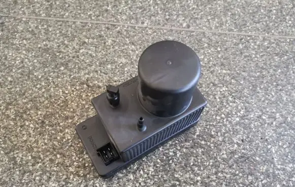 Mercedes-Benz E W211 Central locking vacuum pump 2038000048 0132006365
