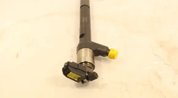 Opel Astra K Fuel injector 55570012