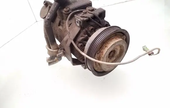 Volkswagen PASSAT B5 Air conditioning (A/C) compressor (pump) 8D0260808