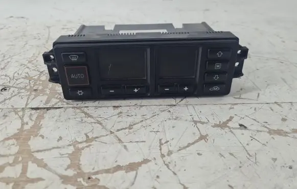 Audi A4 S4 B5 8D Climate control unit 5HB00760804 8L0820043D